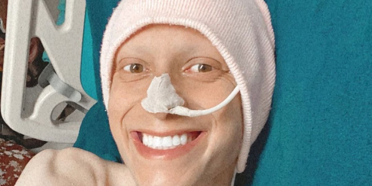 Perfil anuncia morte de influencer com câncer, mas hospital comunica alta médica