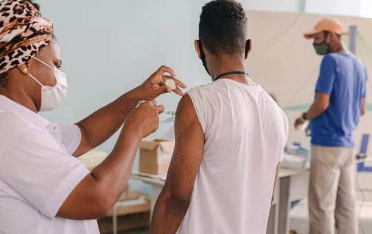 Salvador inicia aplicação das doses de reforço para quem tomou Janssen