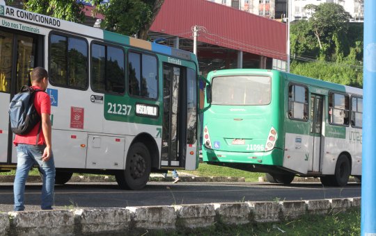 Terror à bordo: Quatro ônibus são assaltados em Salvador nesta terça-feira (21)