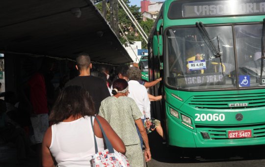 Dois ônibus são alvos de vandalismo em Salvador e região metropolitana