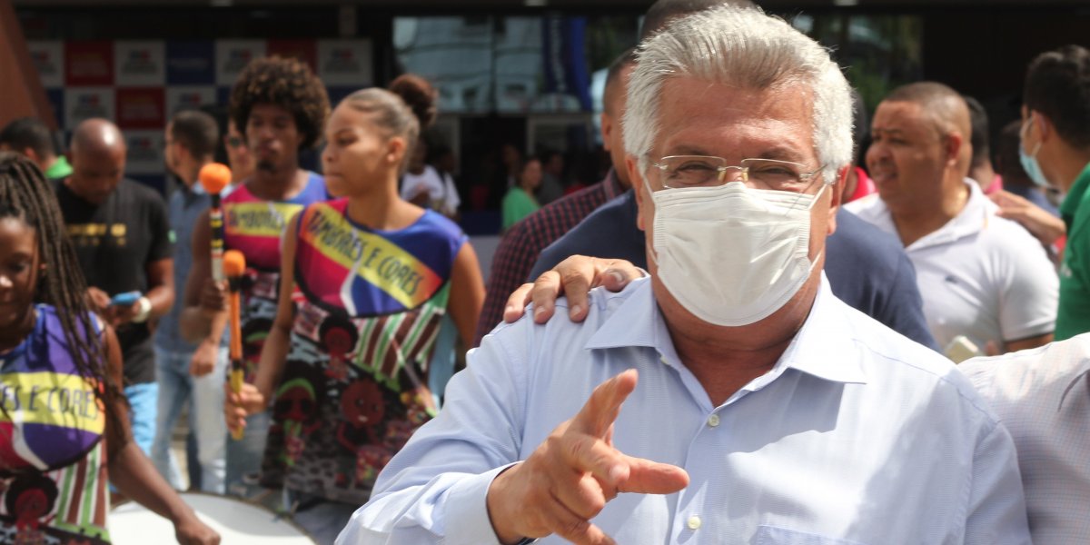 Bacelar rebate declarações polêmicas de Isidório na tribuna da Câmara