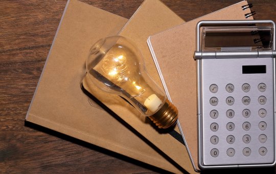 Conta de luz: Aneel reajusta bandeiras tarifárias em até 64%