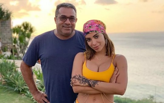 Após AVC e câncer, pai de Anitta pega covid e volta a ser internado