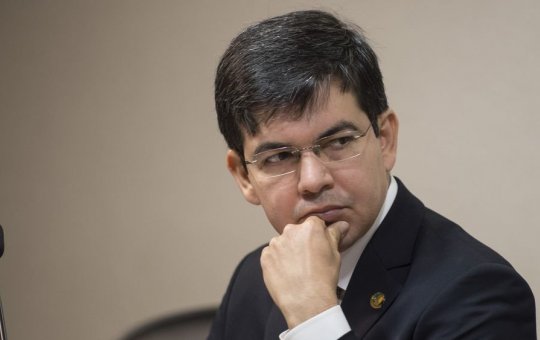 Oposição acredita que conseguirá assinaturas para criar CPI do MEC