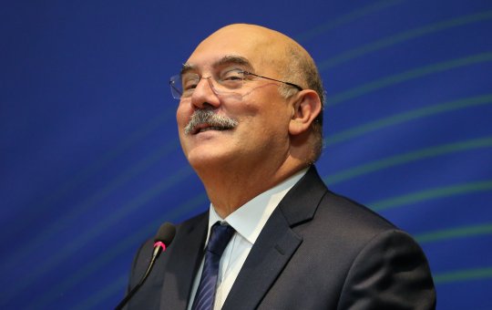 Desembargador cassa prisão de Milton Ribeiro e ex-ministro é solto