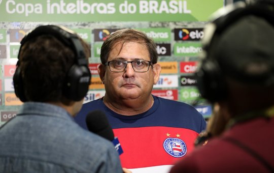 Guto agradece apoio após vaias e diz: "Quem fez isso não veio torcer pelo Bahia"