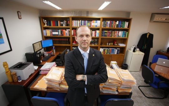 Juiz que prendeu ex-ministro recebeu ameaças, diz assessoria