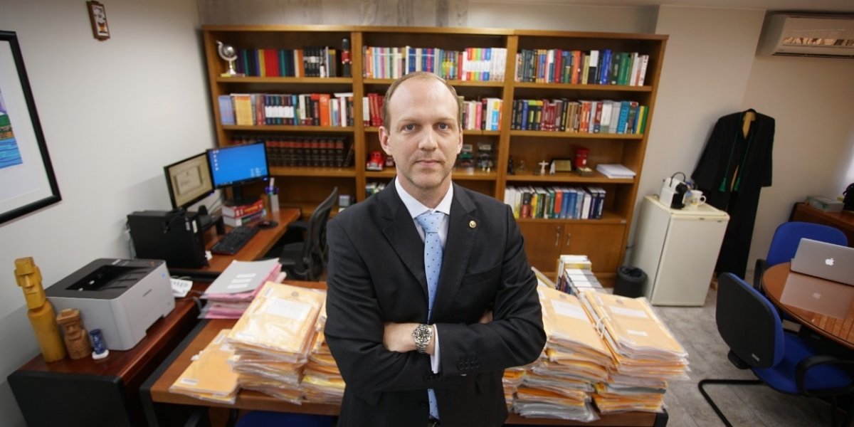 Juiz que prendeu ex-ministro recebeu ameaças, diz assessoria