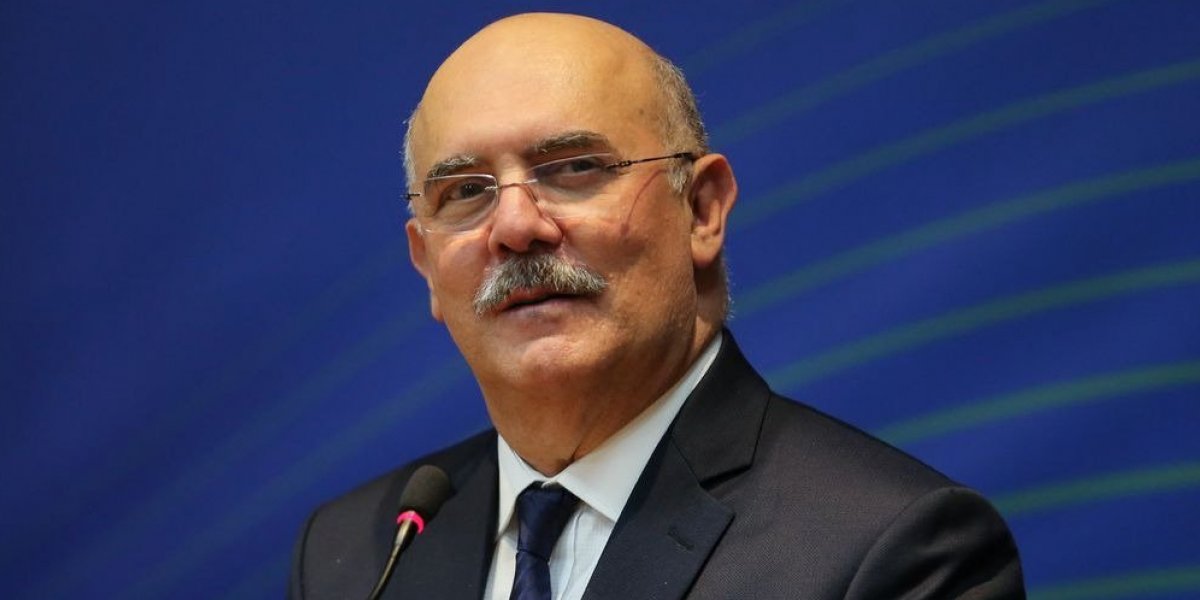 Milton Ribeiro revela conversa com Bolsonaro por telefone