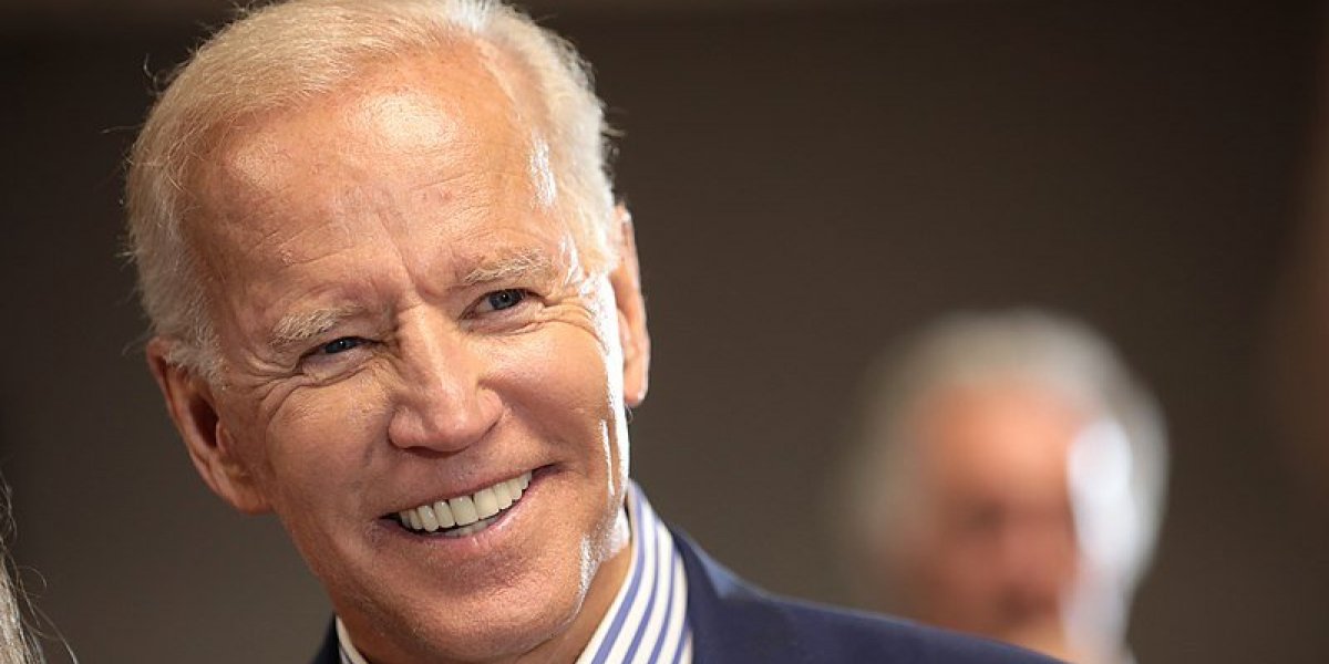 Presidente do Estados Unidos assina lei que restringe compra de armas