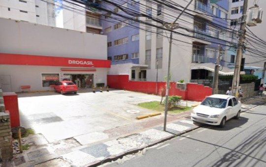 Homem armado com facão rouba farmácia no bairro do Canela, em Salvador