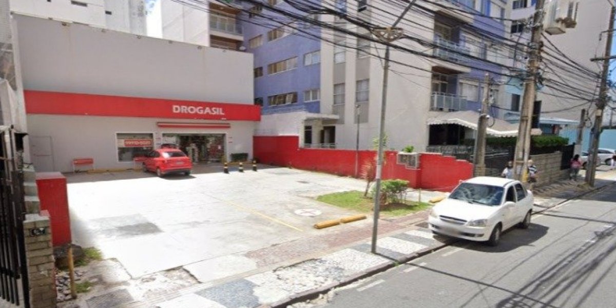 Homem armado com facão rouba farmácia no bairro do Canela, em Salvador