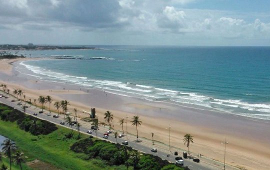 Jovem de 17 anos morre afogado em praia de Piatã