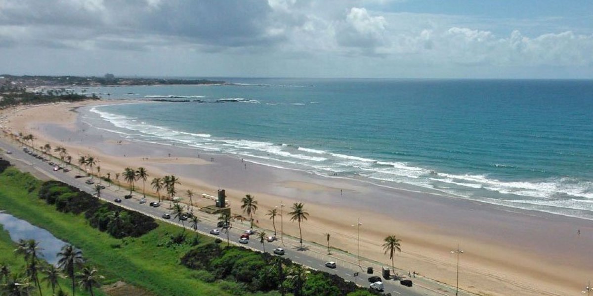 Jovem de 17 anos morre afogado em praia de Piatã