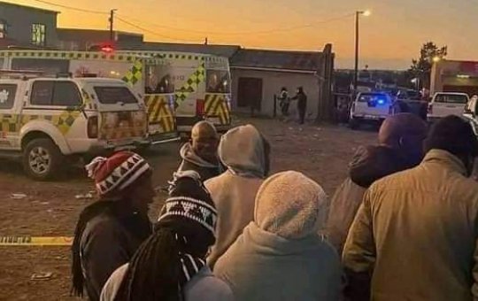 Polícia investiga morte misteriosa de mais de 20 jovens em bar na África do Sul
