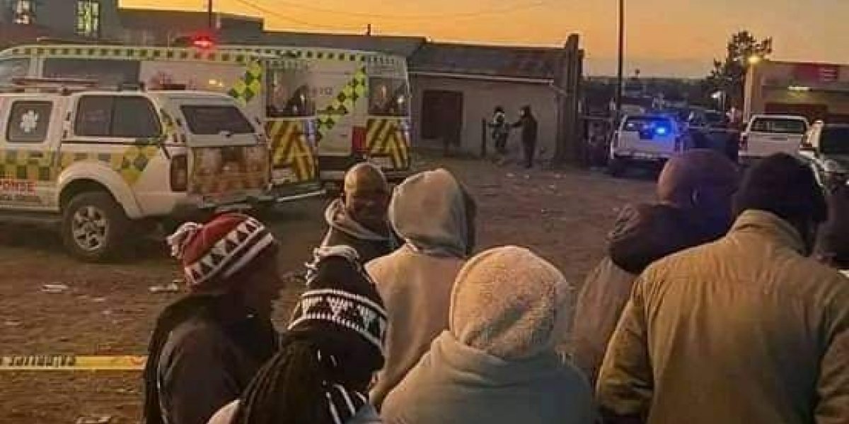 Polícia investiga morte misteriosa de mais de 20 jovens em bar na África do Sul