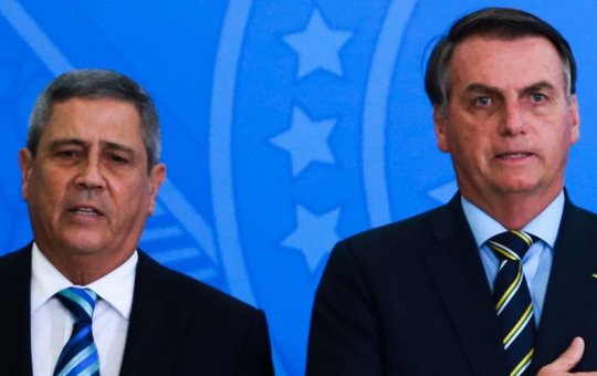Bolsonaro diz que deve anunciar Braga Netto como vice nos próximos dias