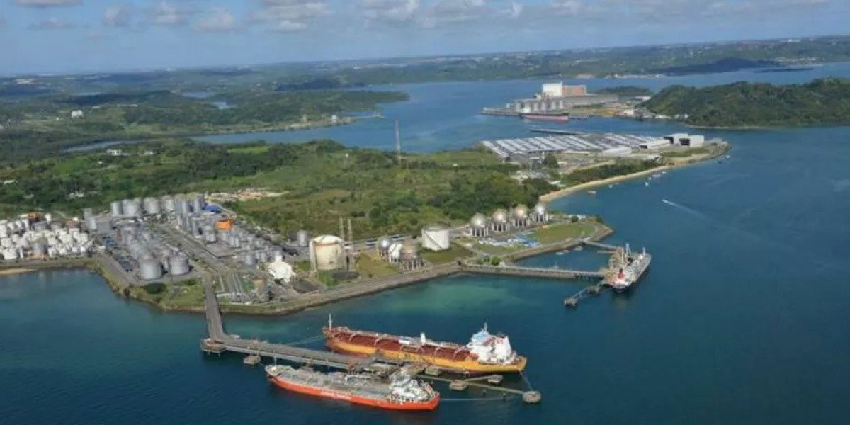 Operário morre após ser atingido por máquina dentro de navio, no Porto de Aratu