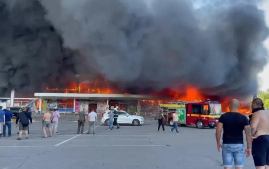 Ucrânia: míssil russo atinge shopping e deixa ao menos 11 mortos e 50 feridos