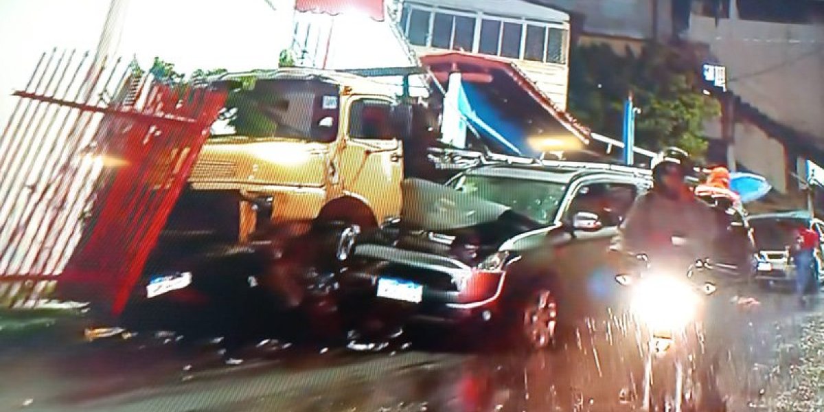 Caminhão desgovernado invade escola infantil no Engenho Velho da Federação