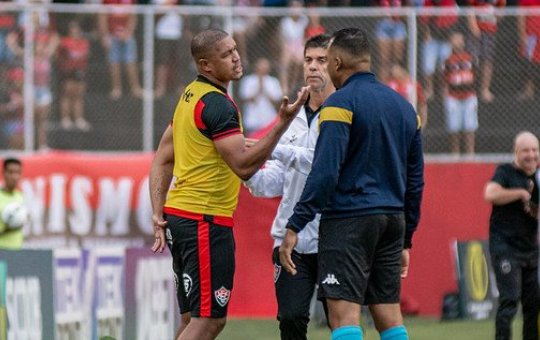 Rodrigão pode desfalcar o Vitória por até seis jogos da Série C