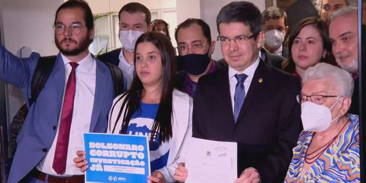 Oposição realiza pedido de abertura de CPI do MEC