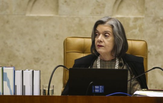 Ministra manda PGR opinar sobre pedido de investigação de Bolsonaro