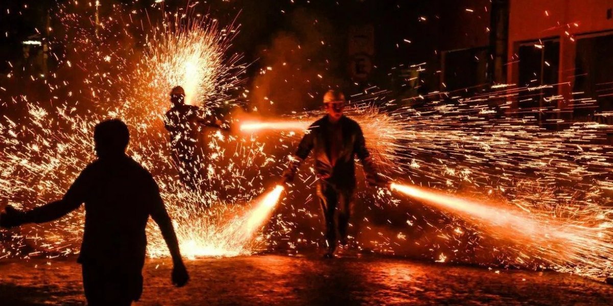 Vídeo: Pessoas ficam feridas em guerra de espadas em Periperi