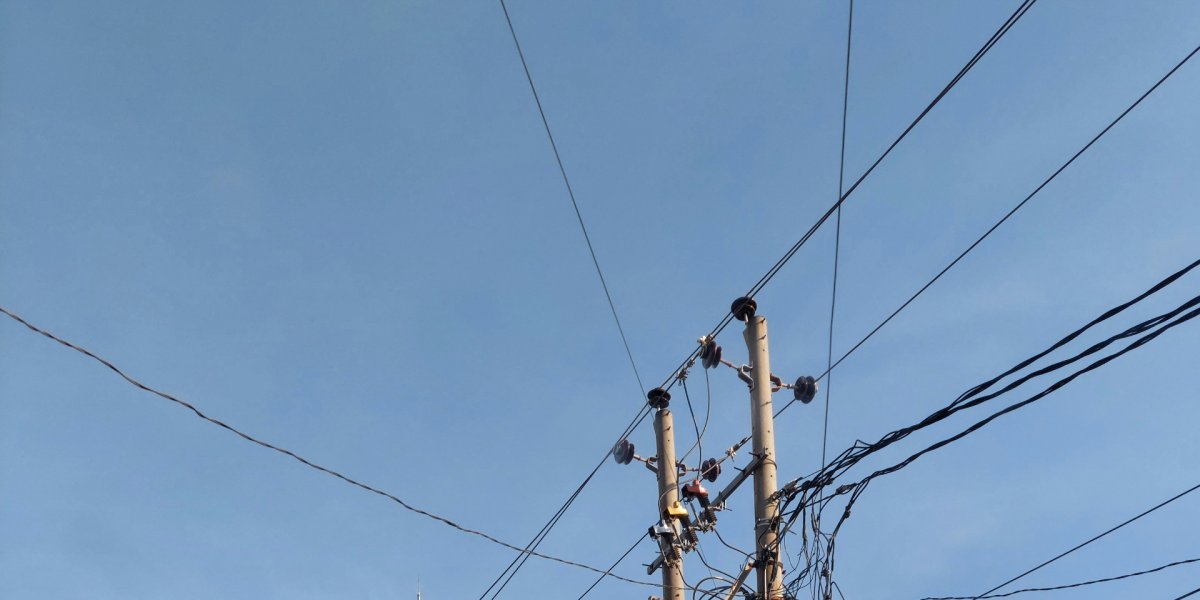 Salvador: Queda de poste suspende fornecimento de energia na Ribeira