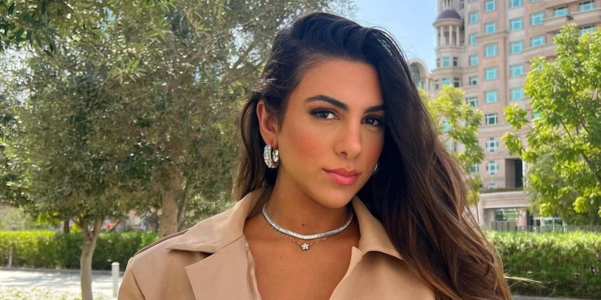 Influenciadora cristã tem carro alvejado por tiros e afirma: “Era pra matar”