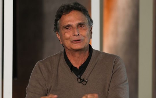 Piquet se desculpa com Hamilton, mas minimiza fala racista