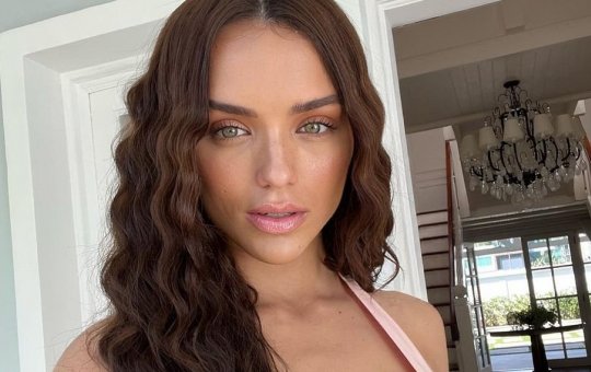 Rafa Kalimann surpreende fãs com bumbum à mostra em fotos