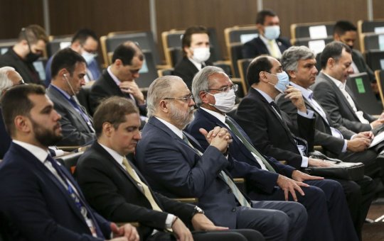 TCU aprova contas do governo federal de 2021 com ressalvas