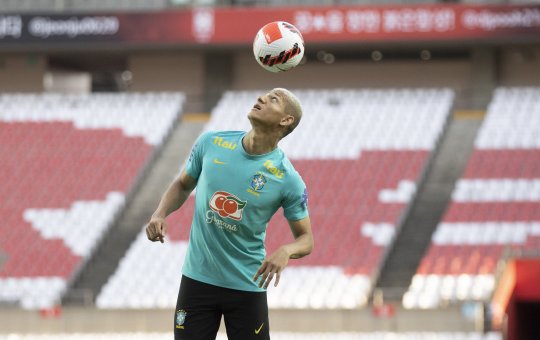 Tottenham acerta com Everton a contratação do brasileiro Richarlison