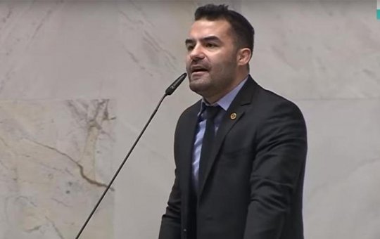 Vídeo: Arthur do Val é agredido por ex-deputado durante briga