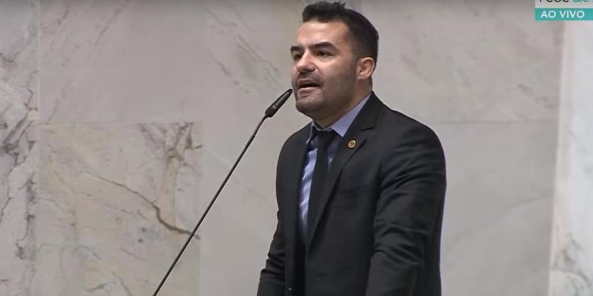 Vídeo: Arthur do Val é agredido por ex-deputado durante briga