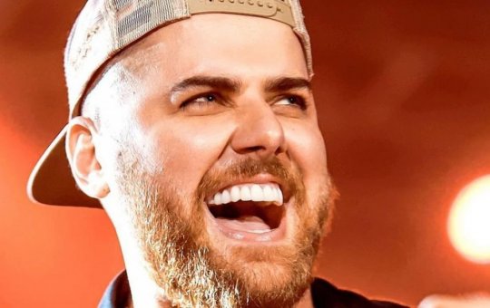 Após fraturar costelas, Zé Neto anuncia o seu retorno aos palcos