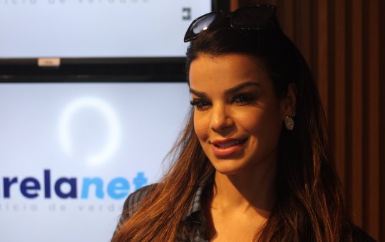 Mari Antunes comemora 20 anos de história do Babado Novo e sucesso de novo hit