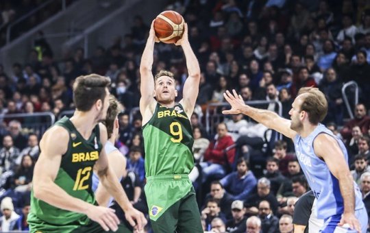 Basquete: Brasil bate o Uruguai e garante liderança do grupo na Copa do Mundo