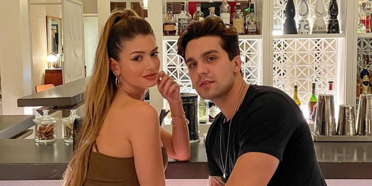 Luan Santana e Izabela curtem a Bahia antes de show no Parque de Exposições