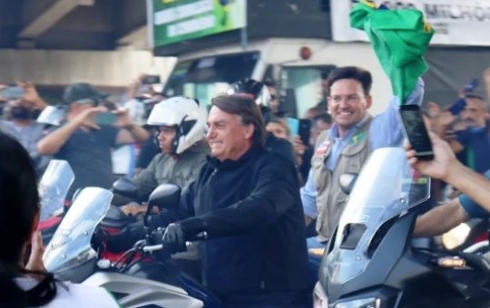 Bolsonaro participa de 'motociata' em Feira de Santana com João Roma