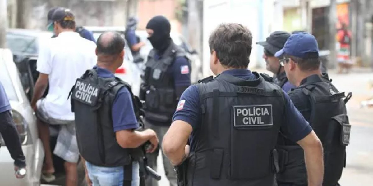 Homem é preso após agredir ex-parceira e ameaçar esquartejá-la