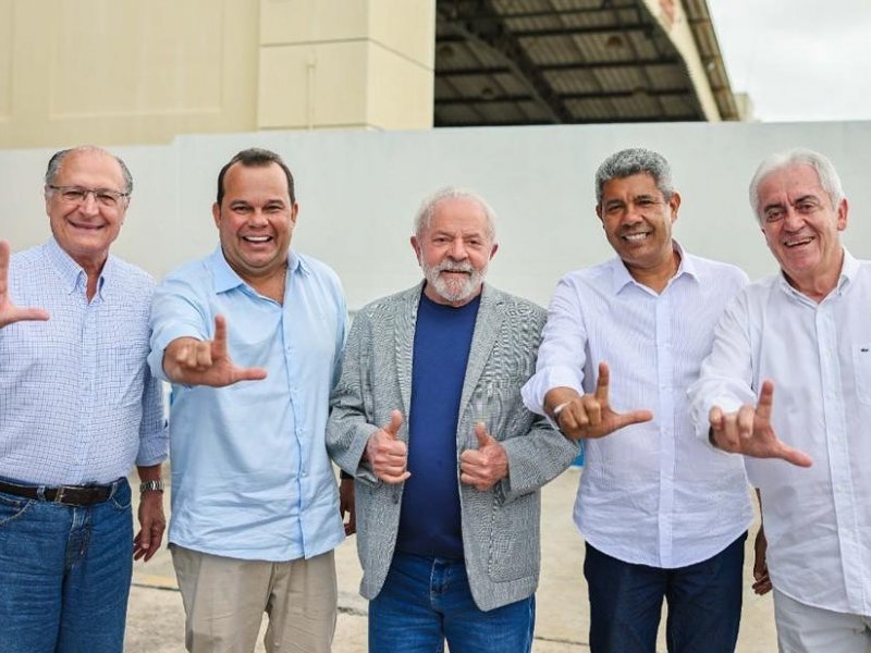 Lula chega em Salvador para o feriado do 2 de Julho 