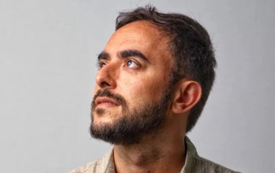 Cantor gospel tem show cancelado após se assumir gay