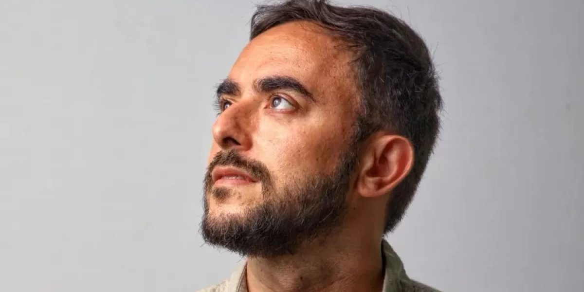 Cantor gospel tem show cancelado após se assumir gay