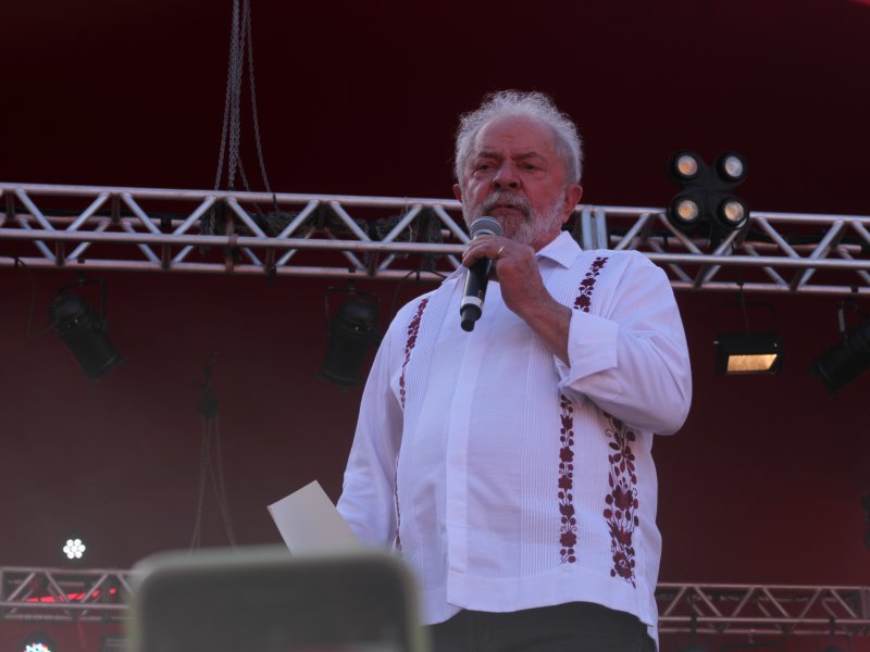 “Cabe as Forças Armadas atuar em defesa do povo”, diz Lula 