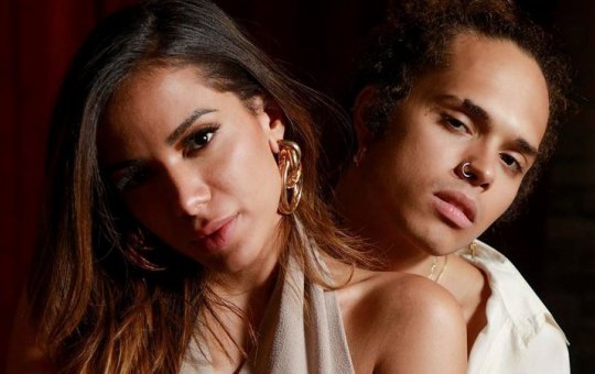 Anitta sai em defesa de Vitão, após críticas por visual: “Quanta gente babaca”