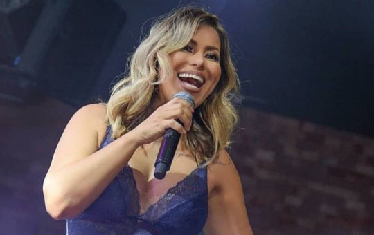 Cantora se recusa a cantar músicas do TikTok durante show; veja o vídeo