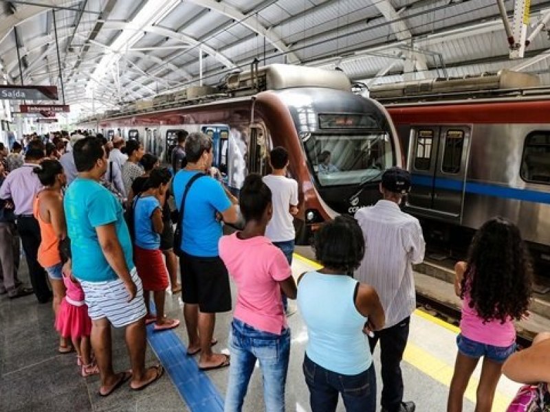 Estação Pirajá tem lotação e tumulto após trem do metrô falhar
