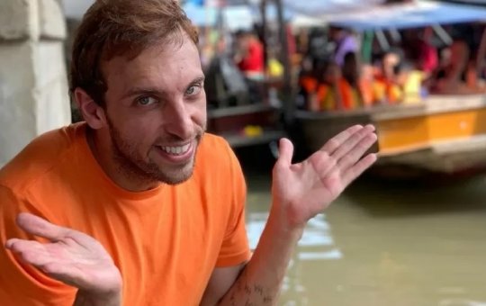 SBT demite Léo Lins após humorista fazer piada sobre criança com hidrocefalia